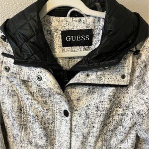 Guess raincoat / removable hood